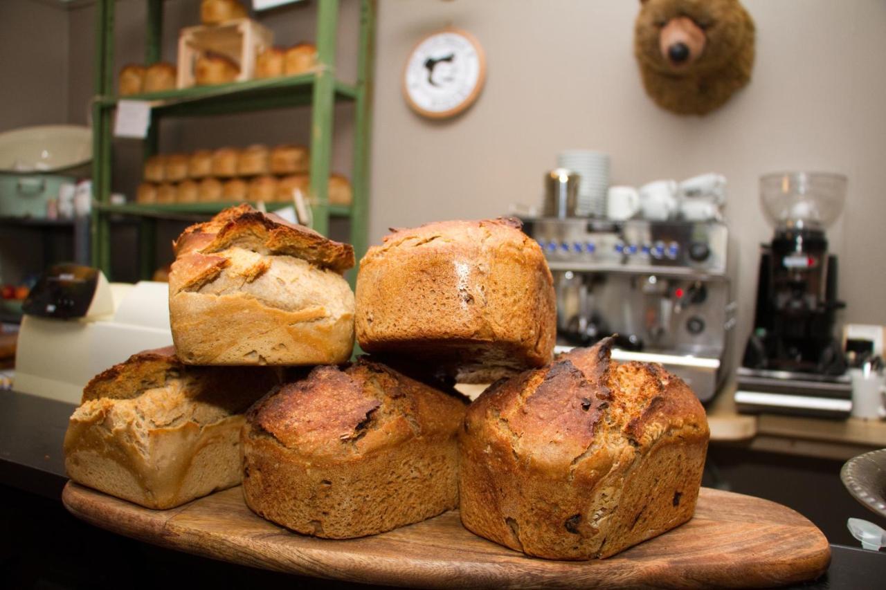 The Bear Bread Bakery B&B, Ensuite Rooms Above The Bakery, Colyton Buitenkant foto