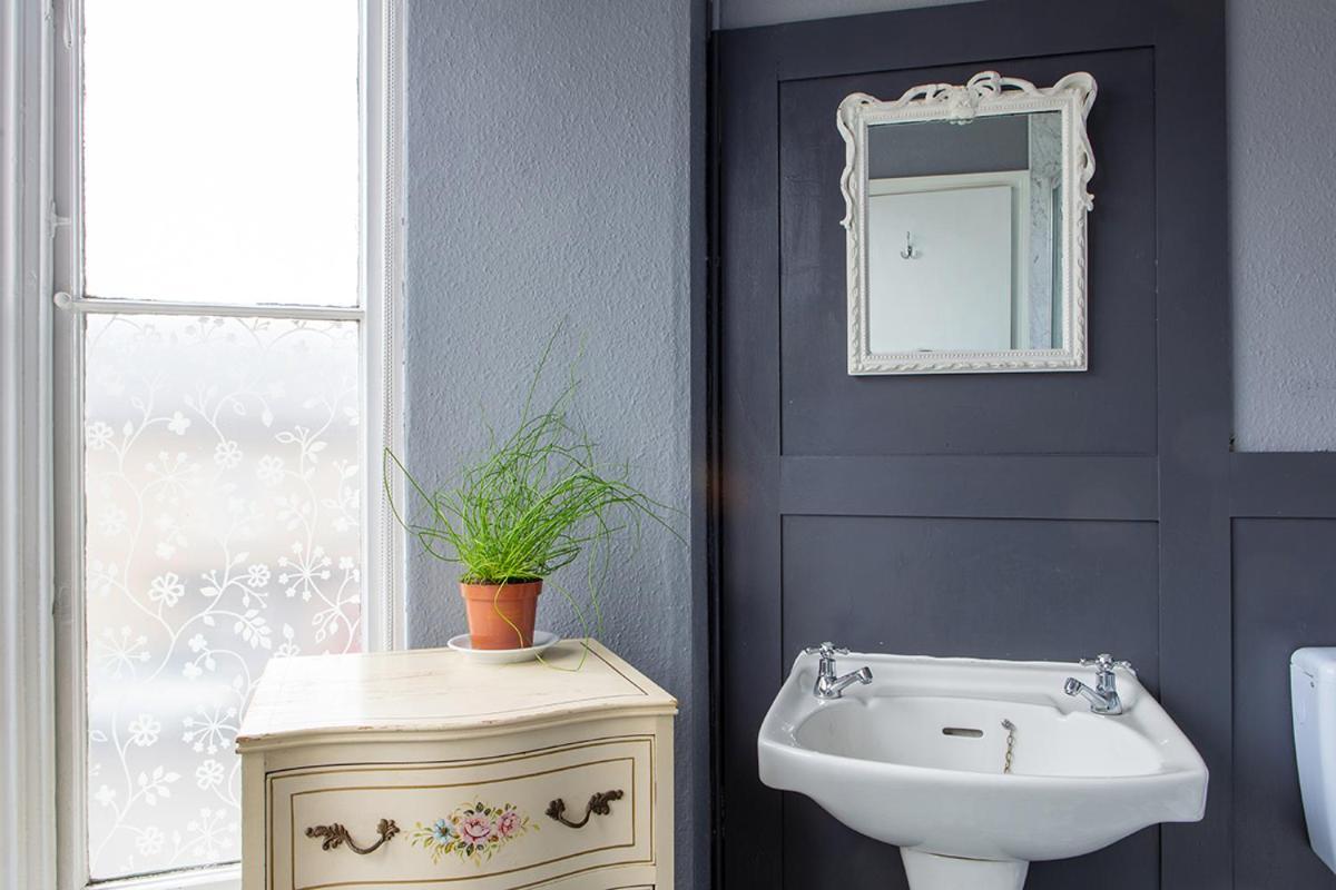 The Bear Bread Bakery B&B, Ensuite Rooms Above The Bakery, Colyton Buitenkant foto