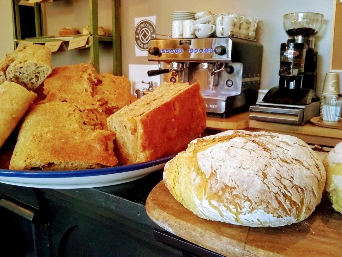 The Bear Bread Bakery B&B, Ensuite Rooms Above The Bakery, Colyton Buitenkant foto